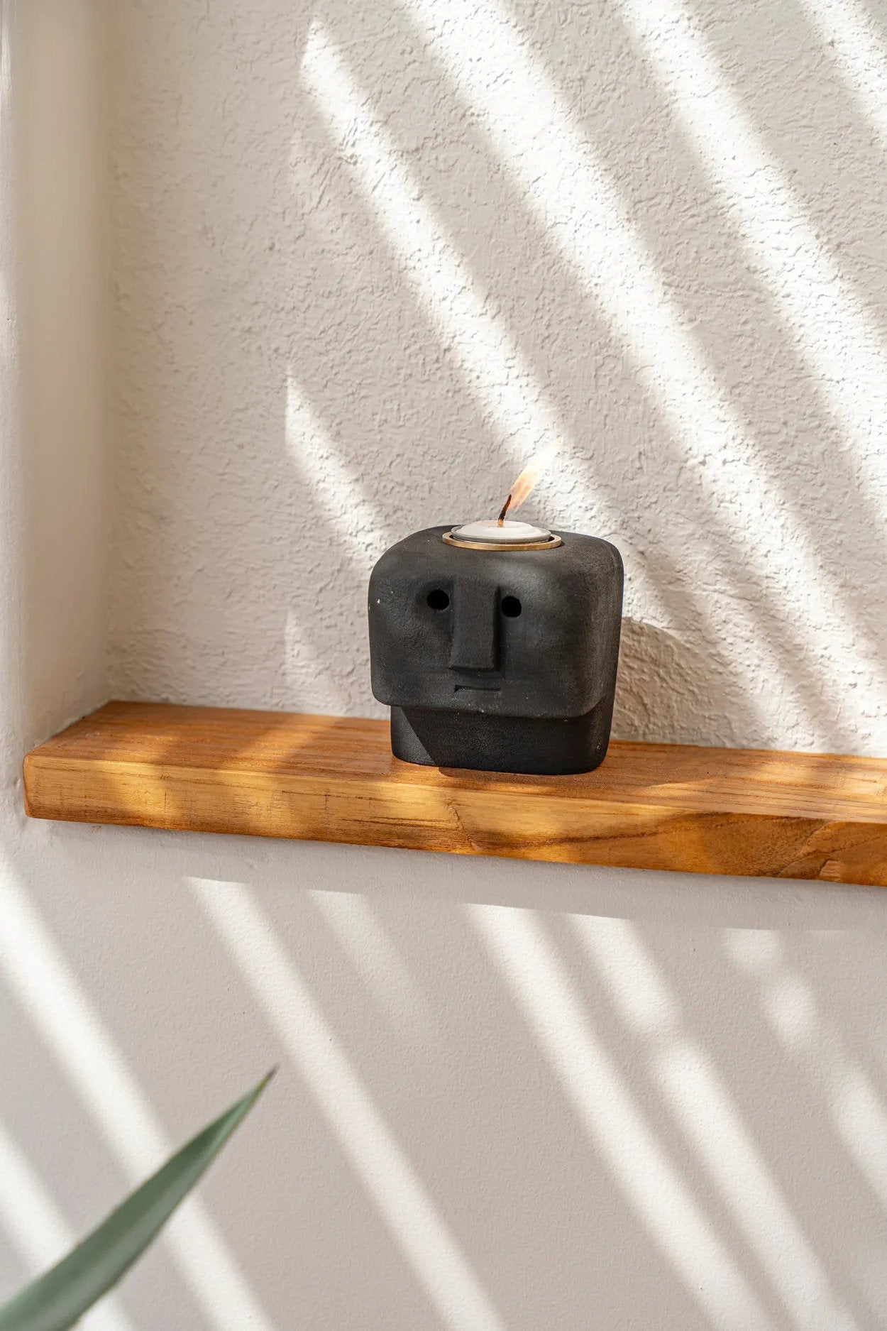 Bazar Bizar - Sumba Stone #26 Theelichthouder – Antraciet Zandsteen