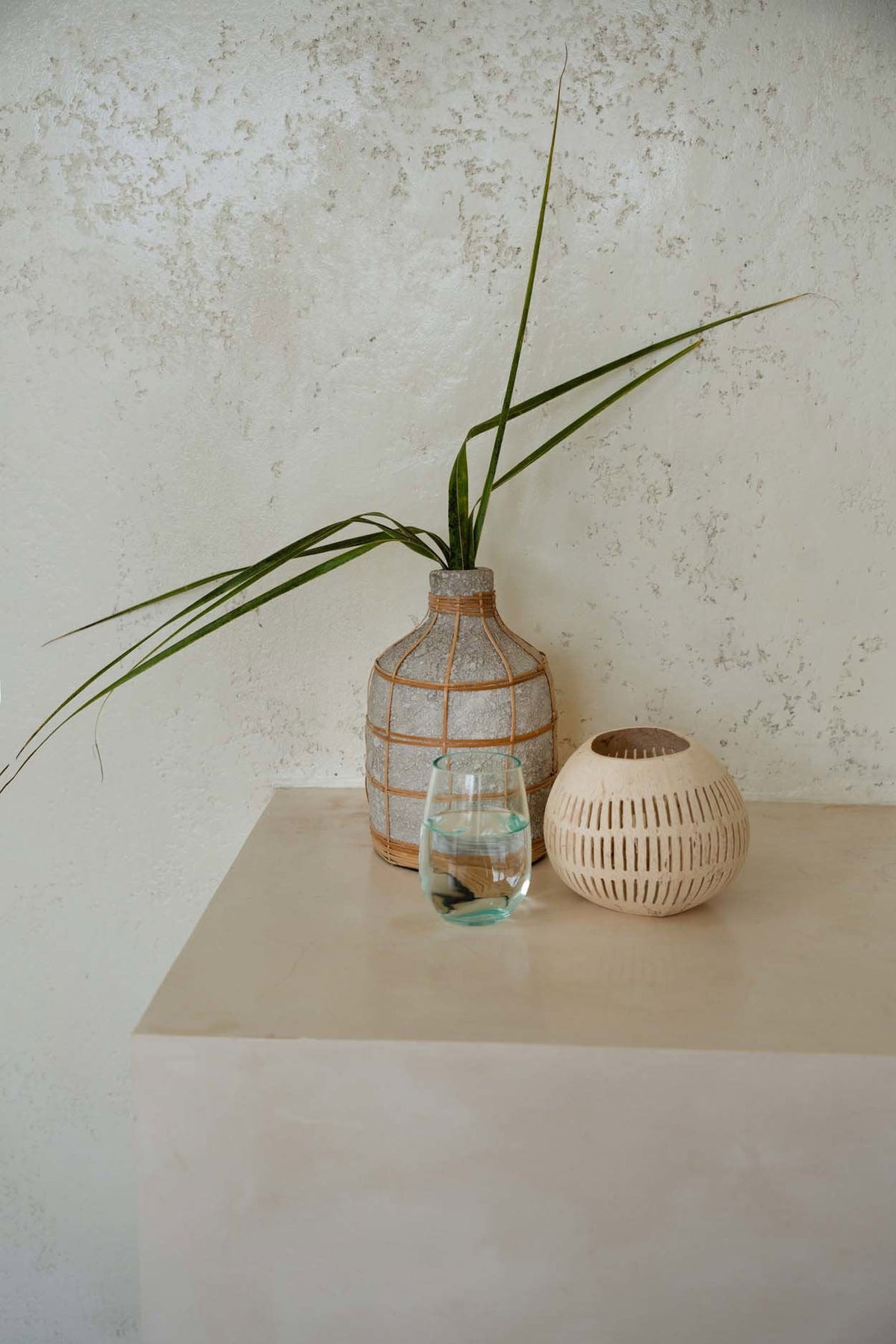 Bazar Bizar Whoopy vaas – beton/naturel – L – productfoto 3