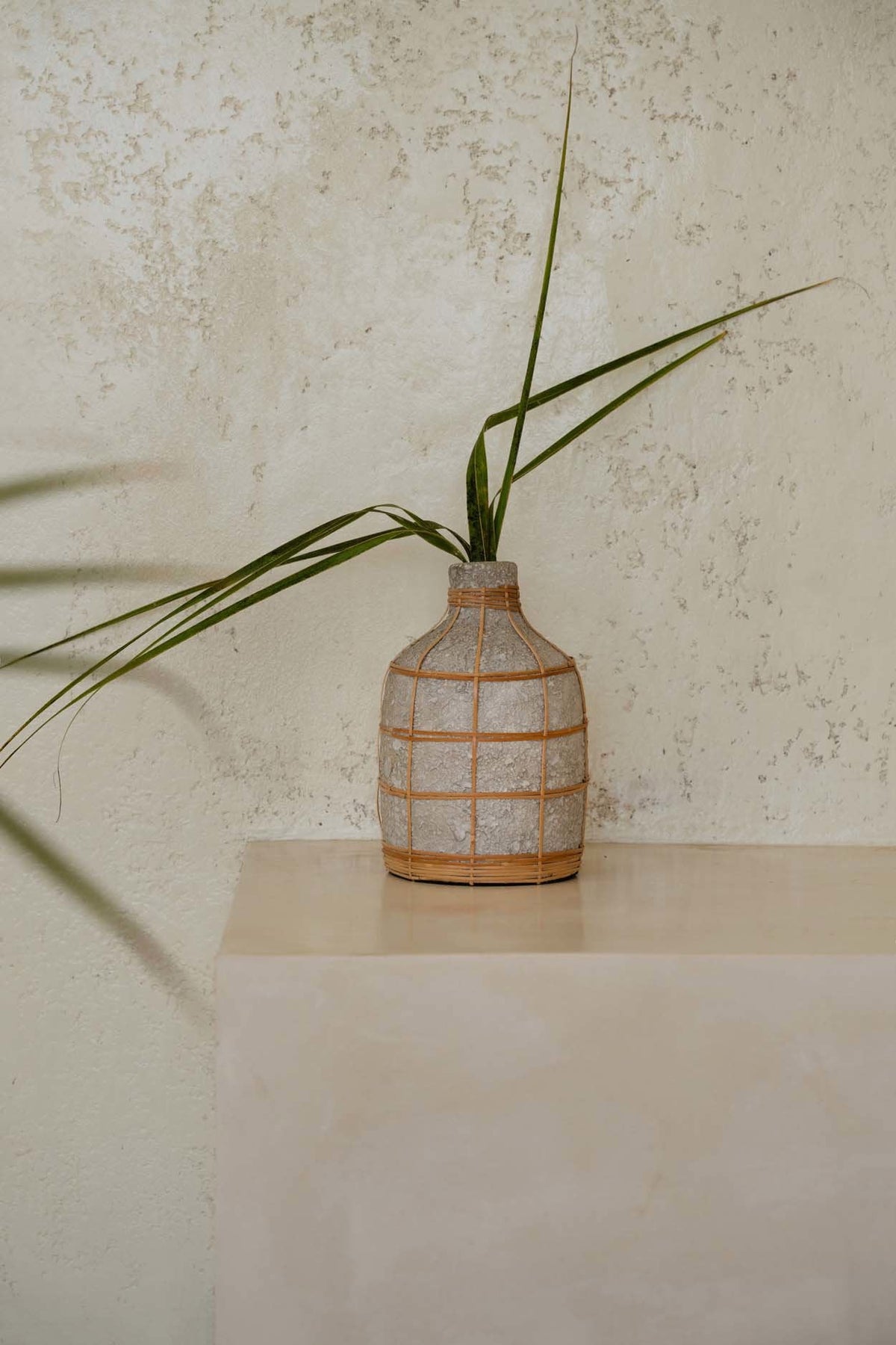 Bazar Bizar Whoopy vaas – beton/naturel – L – productfoto 5